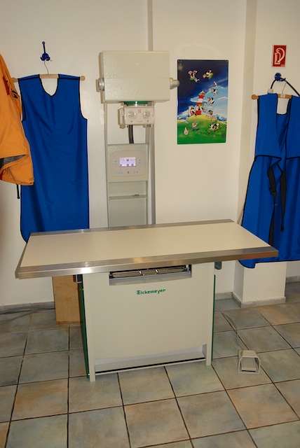 Tierärztin_Jutta_Hofmann_Tierarzt_Dormagen_Zons_Röntgen_Tisch